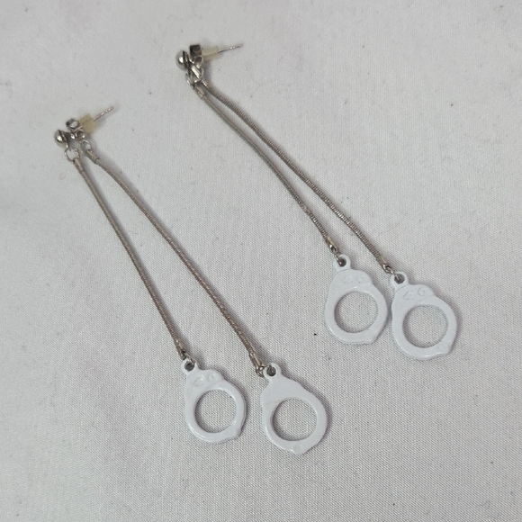 Handcuff Earrings Claires Vintage Y2k Vintage Mallcore Emo Jewelry - Picture 1 of 6